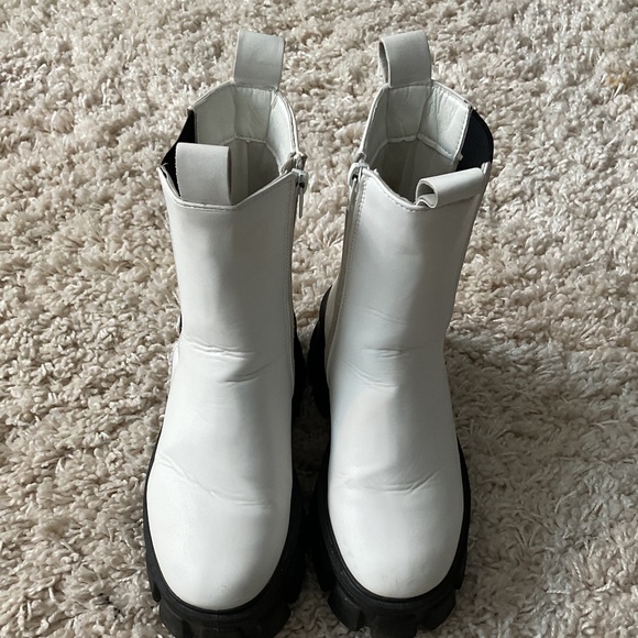 Streetwear Society Shoes - Streetwear Society Chelsea Bootie - size 6